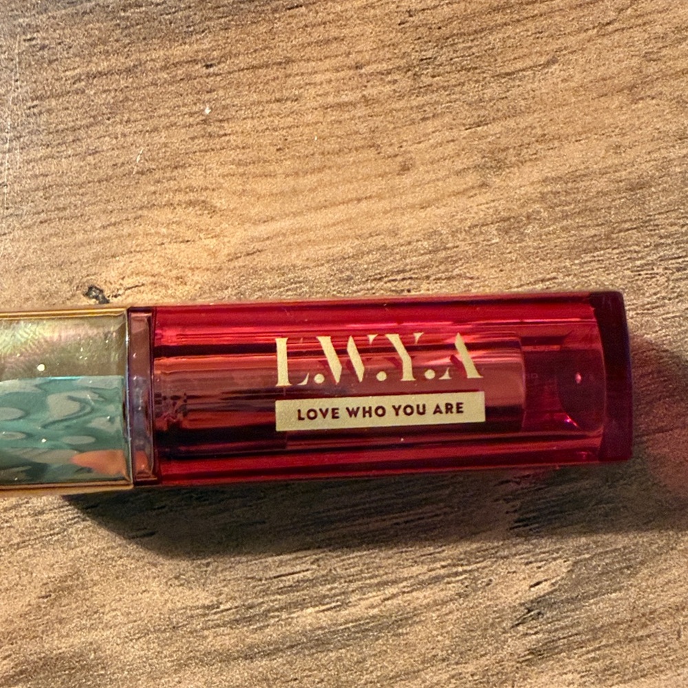 LWYA By Kim Gravel Rich Red Lipstick - Picture 2 of 3